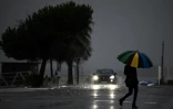 Pluie à Arcachon (Gironde), avant l'arrivée sur l'ouest de la France de la tempête Ciaran, le 1er novembre 2023