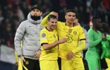 La joie de l'entraîneur allemand de Chelsea, Thomas Tuchel, et des défenseurs Cesar Azpilicueta et Thiago Silva, qualifiés pour les quarts de finale de la Ligue des Champions, après la victoire, 2-1 face à Lille, le 16 mars 2022 au Stade Pierre-Mauroy à Villeneuve-d'Ascq