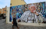 Une fresque représentant le pape François près de la cathédrale d'Ajaccio, le 10 décembre 2024 en Corse