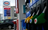 Un panneau affiche les tarifs des carburants dans une station-service Esso à Montpellier, le 9 mars 2026