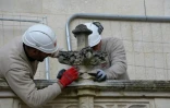 Des ouvriers à l'?uvre pour la restauration de l'hotel de ville de La Rochelle, le 18 novembre 2019