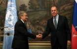 Le chef de la diplomatie russe Sergueï Lavrov (d) et le secrétaire général de l'Onu Antonio Guterres lors de leur conférence de presse conjointe à Moscou, le 26 avril 2022