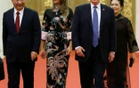 Donald Trump, son épouse  Melania Trump, en compagnie de Xi Jinping et de son épouse Peng Liyuan arrivent au dîner d'Etat servi au Palais du Peuple à Pékin, le 9 novembre 2017