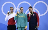 Le podium du 100 m nage libre, le vainqueur l'Australien Kyle Chalmers, entouré du Belge Pieter Timmers (g) et de l'Américain Nathan Adrian, le 10 août 2016 à Rio 