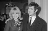 Guy Bedos et son épouse Sophie Daumier, le 19 février 1965 à Paris