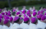 Des fidèles assistent à la messe de canonisation de Junipero Serra par le pape François à Washington, le 23 septembre 2015