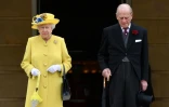 Le prince Philip et son épouse la reine Elizabeth II accueillent des invités à la garden party de Buckingham Palace à Londres le 2 juillet 2017