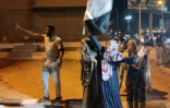 Des Soudanais célèbrent, dans les rues de Port-Soudan, dans l’est du pays, la "libération" de la capitale Khartoum proclamée par l'armée, le 26 mars 2025