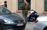 Une capture d'écran montrant des policiers sur les lieux de l'attaque au couteau contre des militaires à Bruxelles, le 25 août 2017