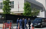 Les membres de l'équipe de football d'Iran quittent l'ambassade des Etats-Unis à Ankara après avoir déposé leurs demandes de visa, le 21 mai 2026