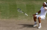 Le 4 juillet 2010, Rafael Nadal remporte son second titre à Wimbledon face au Tchèque Tomas Berdych. "Wimbledon est une priorité, je suis prêt à y jouer avec des anti-inflammatoires mais pas avec des injections qui anesthésient le pied", a déclaré l'Espagnol après son 14e sacre à Roland-Garros