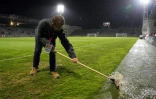 L'était de la pelouse du stade des Costières, gorgée d'eau, a conduit au report de la rencontre Nîmes-Rennes, le 2 novembre 2019