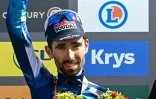 Valentin Paret-Peintre sur le podium après sa victoire lors de la 16e étape du Tour de France au Mont Ventoux, le 22 juilet 2025