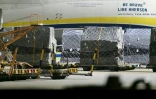 Des palettes de fret à proximité d'un Antonov ukrainien, à l'aéroport allemand de Leipzig-Halle, le 5 août 2026 (extrait d'une vidéo de News5)
