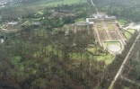 Vue aérienne du parc et du grand Trianon du château de Versailles, le 28 décembre 1999, deux jours après une violente tempête