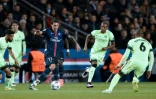 L'attaquant du PSG Angel Di Maria (c) contrĂ´le le ballon face aux joueurs de Manchester City en Ligue des champions, le 6 avril 2016 au Parc des Princes