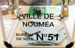 Dans un bureau de vote de Nouméa pendant le référendum d'autodétermination du 4 octobre 2020