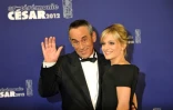 L'animateur et producteur Thierry Ardisson pose avec son épouse Audrey Crespo-Mara à son arrivée à la cérémonie des 37e César, le 24 février 2012, au théâtre du Châtelet à Paris
