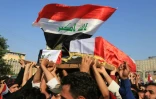 Des Irakiens portent le cercueil d'un manifestant tué près du consulat iranien de Kerbala, dans le sud de l'Irak, le 4 novembre 2019