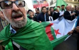 Des manifestants algériens dans les rues d'Alger le 6 décembre 2019, pour protester contre la présidentielle organisée six jours plus tard