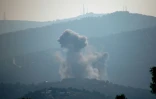 Une colonne de fumée au-dessus du village de Kfar Kila, dans le sud du Liban, à la suite d'un bombardement israélien, le 30 décembre 2023