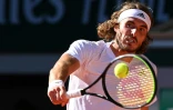 Le Grec Stefanos Tsitsipas, lors de sa demi-finale contre l'Allemand Alexander Zverev, le 11 juin 2021 au tournoi de Roland Garros à Paris