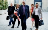 Luc Bérille (C), secrétaire général du syndicat Unsa, à son arrivée à Matignon le 25 mai, à Paris