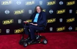 L'acteur Peter Mayhew le 10 mai 2018 à son arrivée pour la présentation du film "Solo: A Star Wars Story" à Hollywood. En raison de ses problèmes de santé, l'acteur avait pris sa retraite et cédé le rôle à un remplaçant après 2015.