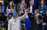 Les candidats à la présidentielle George Wajackoyah (g) et David Mwaure arrivent au centre national de comptage de l'IEBC, le 15 août 2022 à Nairobi, au Kenya