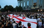 Manifestation le projet de loi controversé sur l'"influence étrangère", le 1er mai 2024 à Tbilissi, en Géorgie