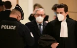 L'ex-haut magistrat Gilbert Azibert (C) arrive au tribunal à Paris, le 7 décembre 2020. Il est soupçonné d'avoir violé en 2014 le secret d'un délibéré 
en transmettant des informations à Nicolas Sarkozy sur un pourvoi en cassation lié à l'affaire Bettencourt