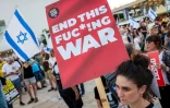 Des manifestants appellent le gouvernement à obtenir la libération des otages israéliens détenus dans la bande de Gaza, dans la ville côtière israélienne de Tel-Aviv, le 19 juillet 2025