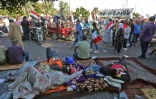 Des manifestants se reposent sur la place Tahrir, coeur de la contestation dans le centre de la capitale irakienne Bagdad, le 1er novembre 2019