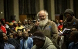 Un ancien fermier, Mike Shapiro,55 ans, s'exprime au cours d'un débat sur la réforme agaire à Vereeniging, en Afrique du Sud, le 27 juillet 2018

