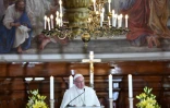 Le pape François lors d'une rencontre oecuménique avec des jeunes dans l'église luthérienne de Kaarli à Tallin, le 25 septembre 2018