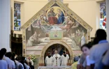 Le pape Léon XIV célèbre une messe à la basilique Sainte-Marie-des-Anges lors d'une visite pastorale à Assise, le 6 août 2026