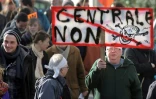 Des milliers de personnes manifestent contre le projet de centrale électrique au gaz à Landivisiau, le 3 mars 2012