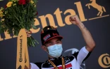 L'Australien Caleb Ewan de l'équipe Lotto sur le podium après sa victoire lors de la 11e étape du Tour de France 2020 à Poitiers, le 9 septembre 2020.