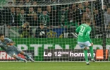 Le Stéphanois Valentin Eysseric transforme un penalty face à Rennes à Geoffroy-Guichard, le 6 décembre 2015