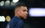 L'attaquant du Paris Saint-Germain Kylian Mbappé, à l'échauffement avant le match de la 30e journée de Ligue 1 contre Lorient, le 3 avril 2022 au Parc des Princes