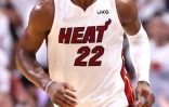 Jimmy Butler du Miami Heat contre les Boston Celtics dans le match 1 de la finale de Conférence en NBA le 17 mai 2022 à Miami