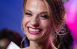 La Bélarusse Alexandra Chichikova couronnée Miss Monde en fauteuil roulant, le 7 octobre 2017 à Varsovie 