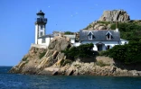 Le phare de l'île de Louët depuis la ville de Carantec, le 23 juin 2021