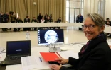 Elisabeth Borne, ministre des Transports, lors d'une réunion avec les représentants des syndicats des transports ferroviaires pour examiner la transformation de la SNCF en une société anonyme à capitaux publics, le 5 avril 2018 à Paris