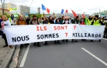 Des milliers de personnes, parmi lesquelles de nombreux "gilets jaunes", participent le 4 mai 2019 à Metz à une "Marche mondiale pour une justice écologique et sociale" à la veille d'une réunion des ministres de l'Environnement du G7