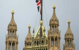 L'Union flag à mi-mât le 16 juin 2016 sur la Chambre des Communes, chambre basse du parlement, en hommage à Jo Cox