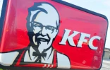 KFC a noué un partenariat avec le volailler LDC (poulets de Loué, Le Gaulois) qui lui a permis de doubler ses approvisionnements de poulet tricolore