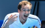Le Russe Daniil Medvedev, après avoir perdu le 3e set contre le Serbe Filip Krajinovic, lors du 3e tour de l'Open d'Australie, le 13 février 2021 à Melbourne
