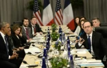 Le président français François Hollande (d) lors de sa rencontre avec le président américain Barack Obama (g) en marge du sommet sur la sûreté nucléaire à Washington le 31 mars 2016