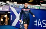 Le deml d'ouverture du XV de France Lionel Beauxis arrive à Murrayfield pour l'entraînement du capitaine, le 10 février 2018 